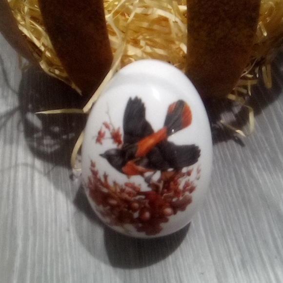 Avon Limited Edition Season Eggs 1984 - Picture 5 of 13